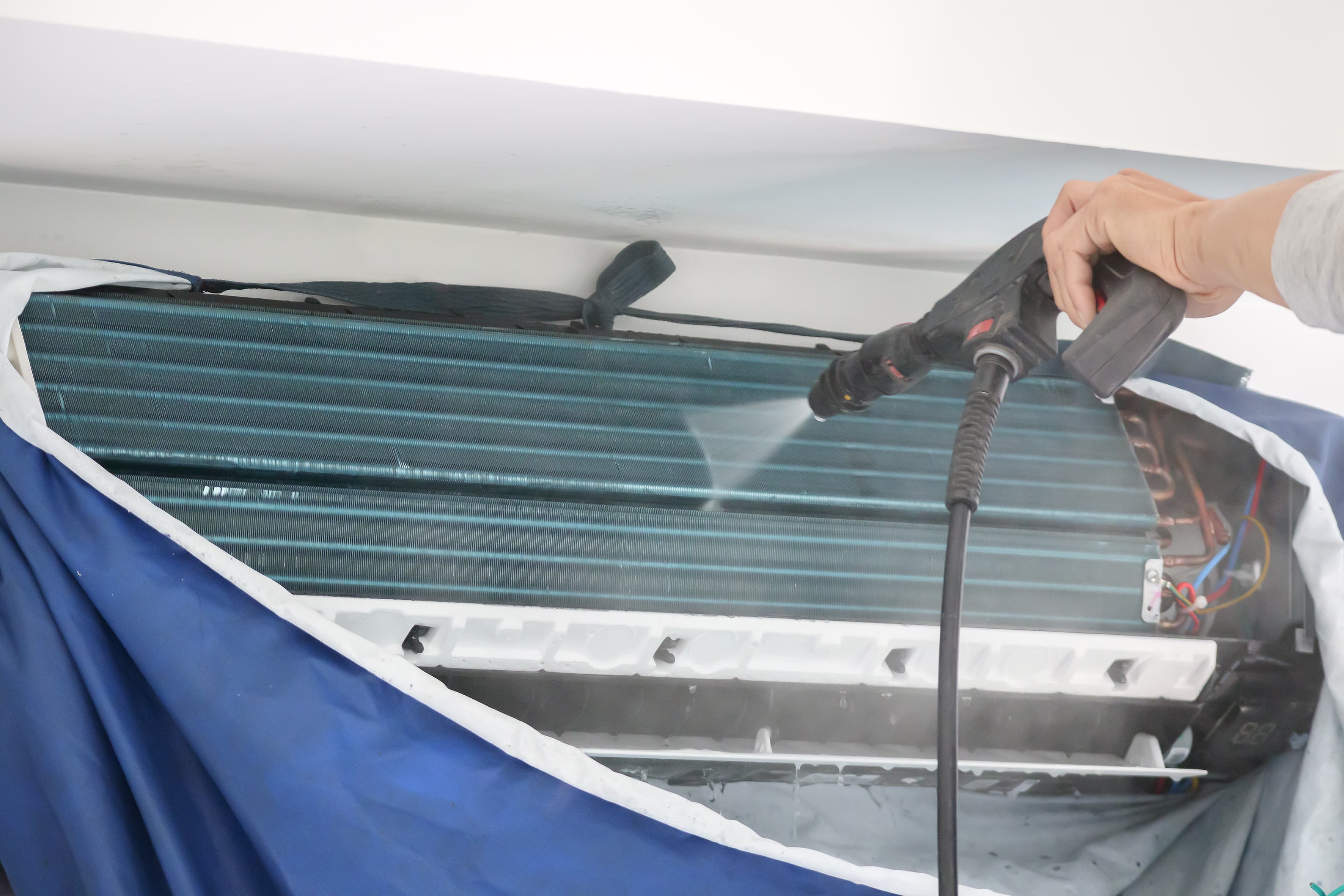 고압세척으로 깊은 미세 공간까지 해결